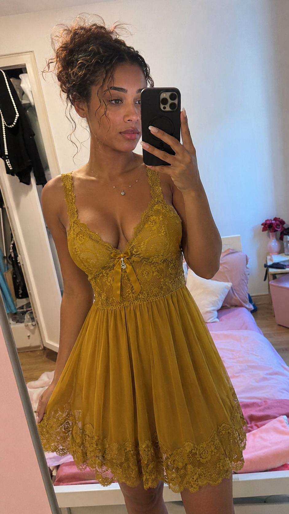 Nuisette Moutarde – Dentelle & Satin
